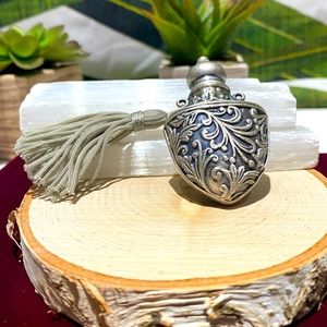 Vintage Silver Perfume Carrier ✨🤍
